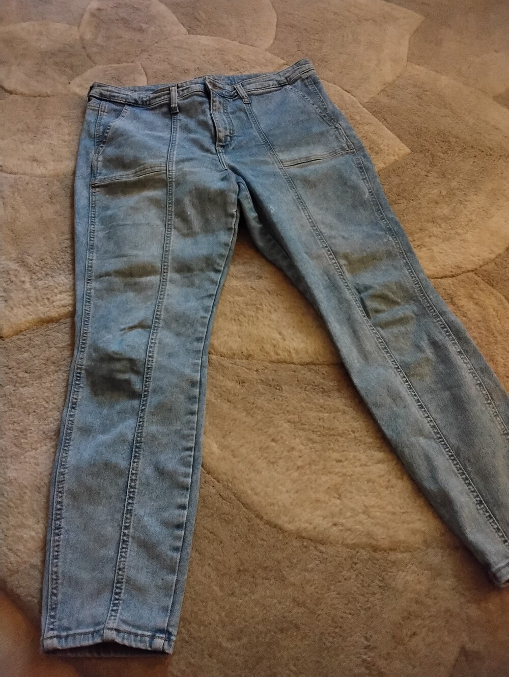 UNIVERSAL THREADS Faded Blue Jeans, Size 14/32R.